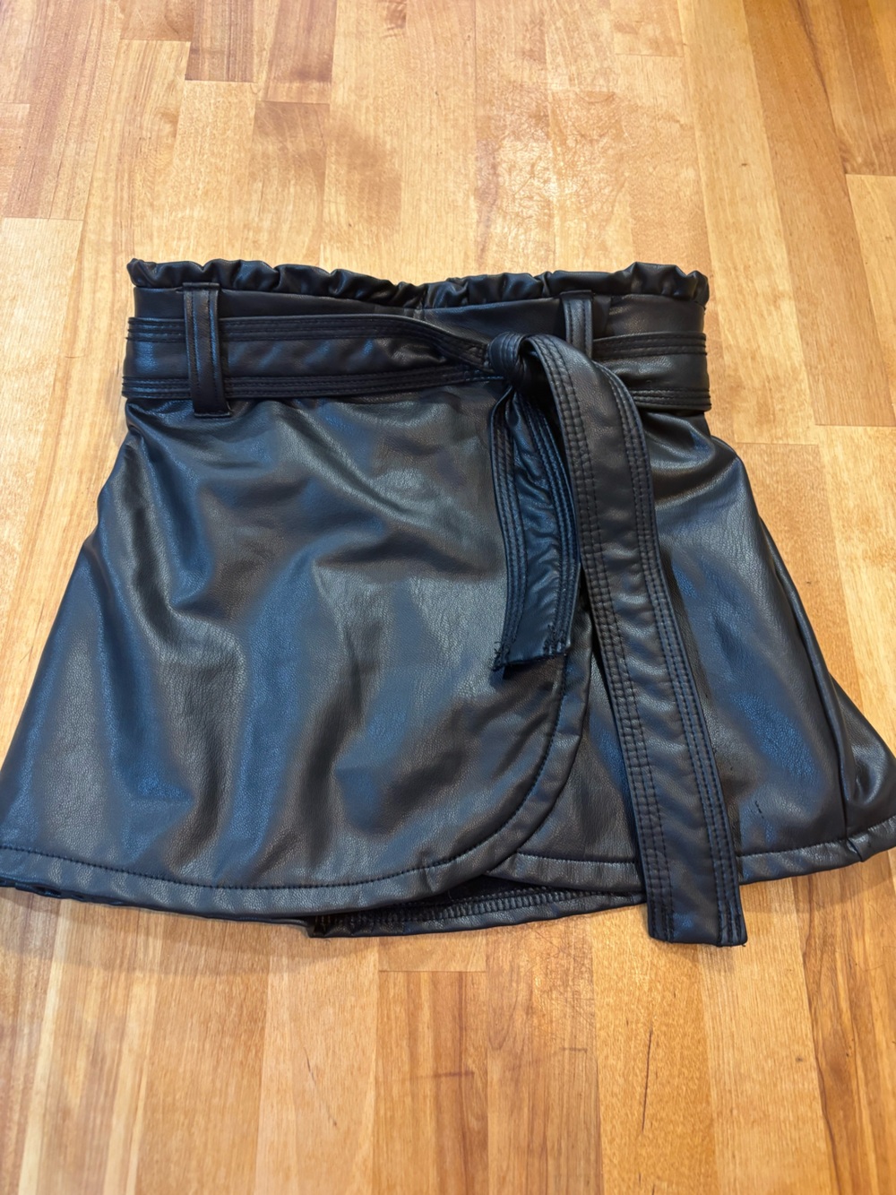 abercrombie kids Black Faux Leather Skirt - size 5/6